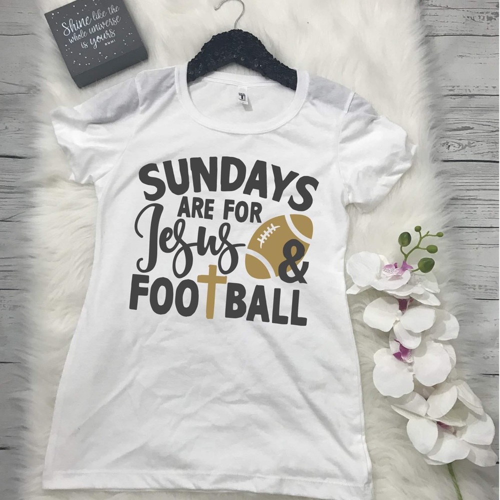 NWT Sunday’s Are For Jesus & Football Graphic Tee